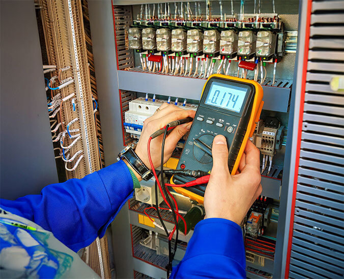 /uploads/2025/04/smart-switchboard-electrician.jpg